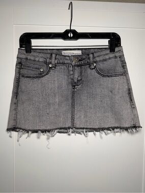 Vintage Y2K Lazer Jeans Frayed Denim Mid Rise Mini Skirt Washed Grunge Skater